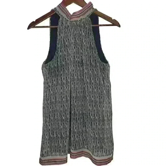 jonathan martin Tops - Jonathan Martin Sleeveless top with Tie neck‎ Sz M